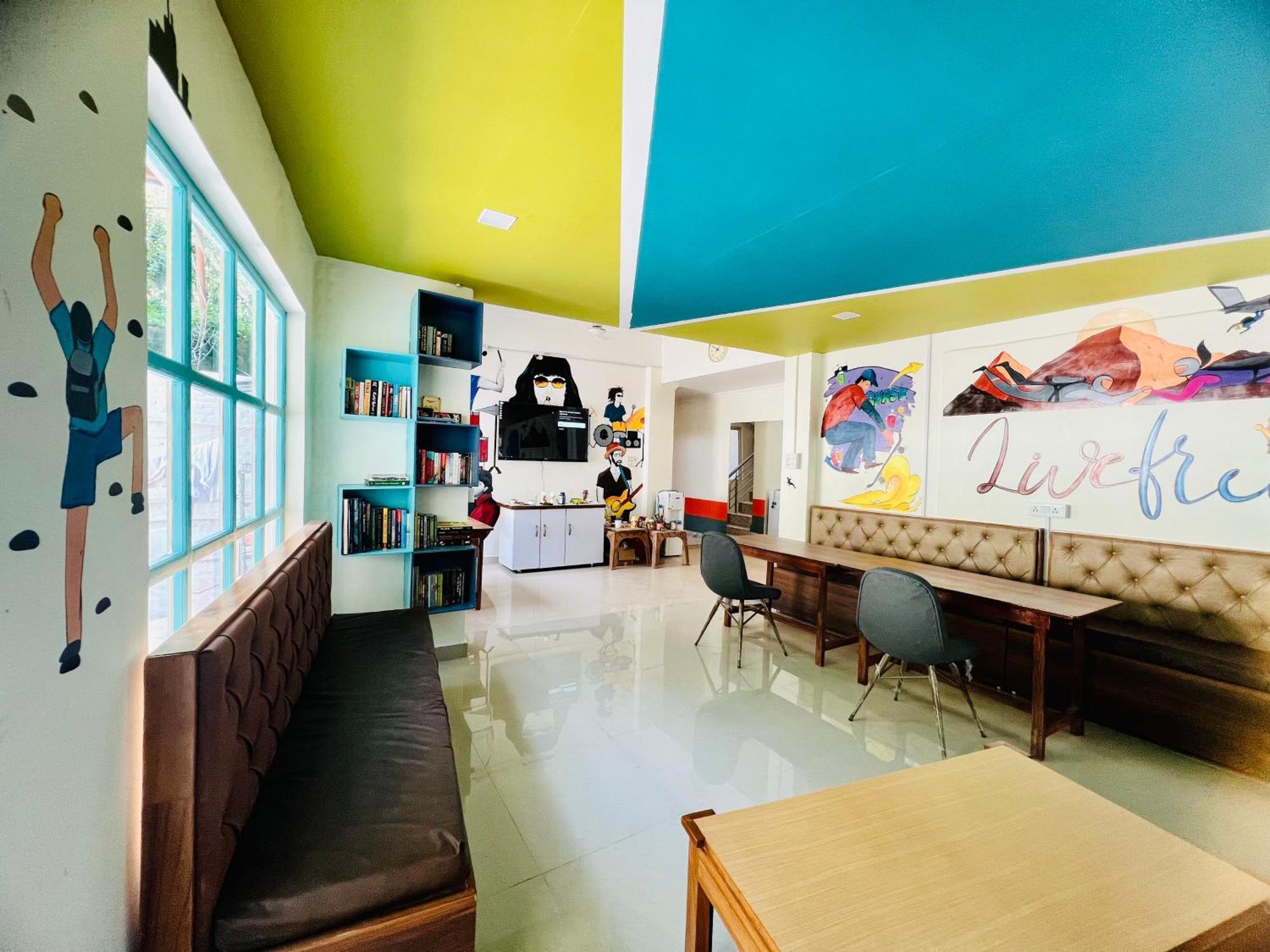 Live Free Hostel, Mcleodganj แมคลอยด์กันจ์ ภายนอก รูปภาพ